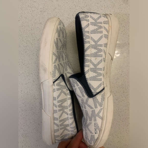 MICHAEL KORS Keaton White Navy Blue Monogram Logo Cool Slip-On Sneakers 10 - Picture 4 of 6